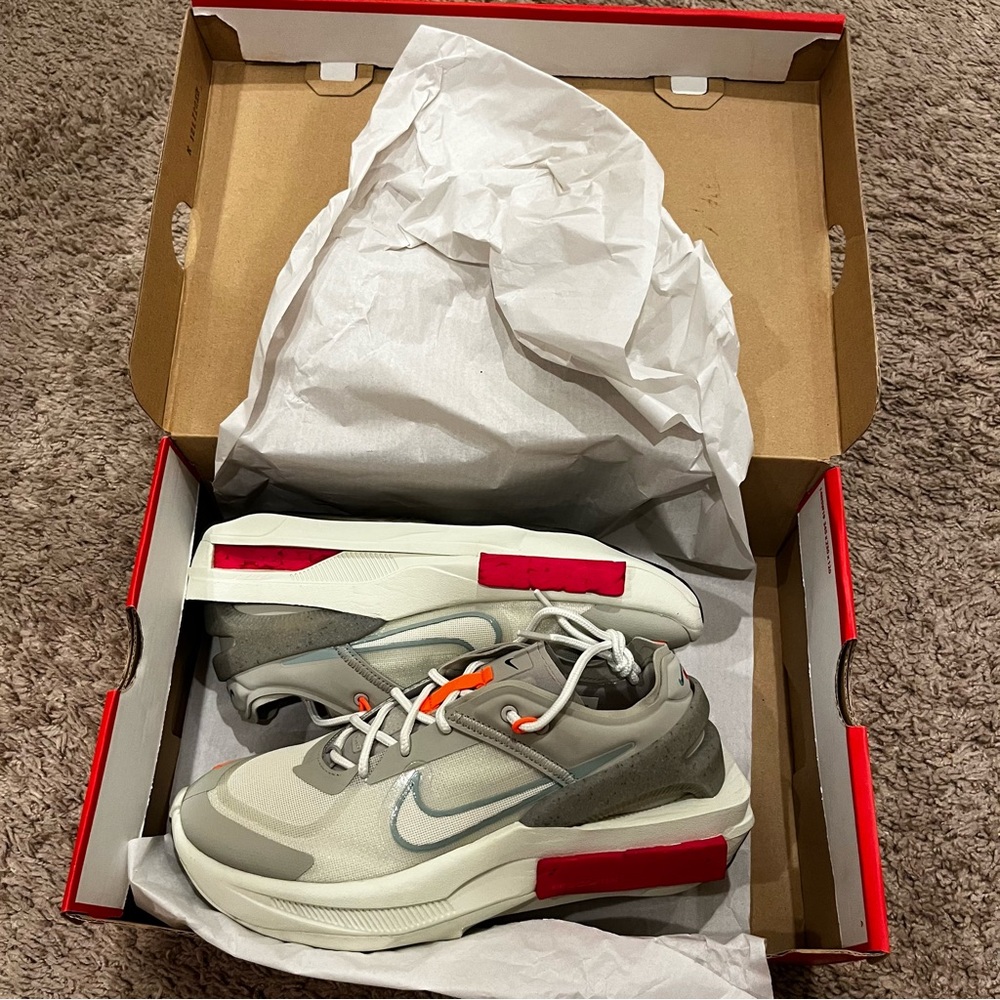 Nike Fontanka size 8.5 NWT